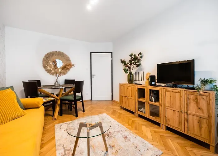Metro Swietokrzyska Boho Aesthetic Apartment