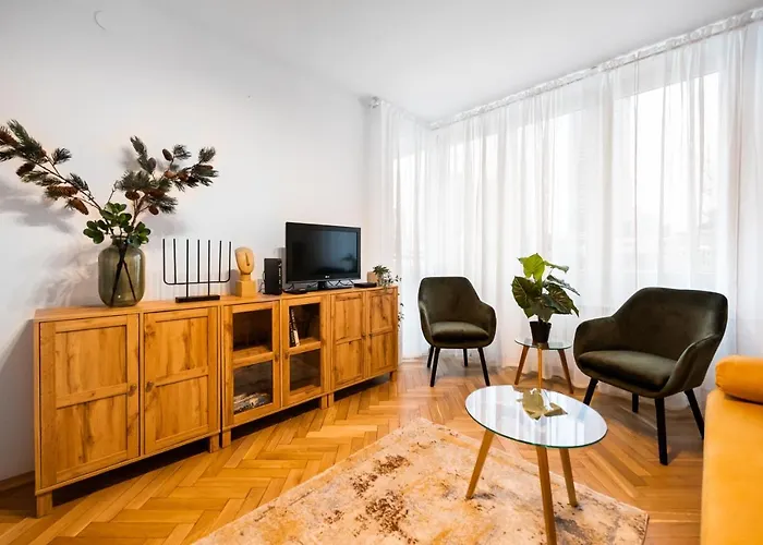 Metro Swietokrzyska Boho Aesthetic Apartment