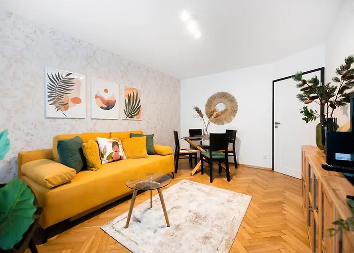 Metro Swietokrzyska Boho Aesthetic Apartment